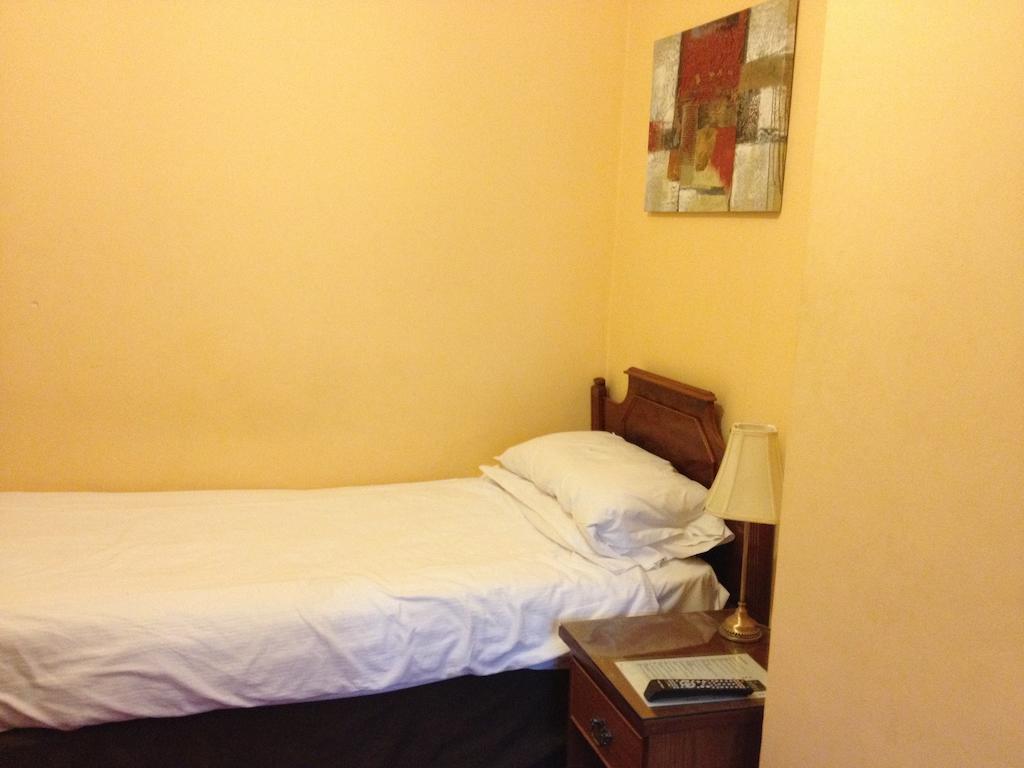 Wimblehurst Hotel Horsham Szoba fotó